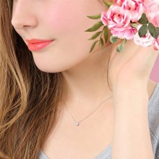 Karen ダイヤモンド ペンダントの着用イメージ