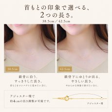 Raffine ウェーブ ブリリアントライン バー ネックレスの着用イメージ（4）