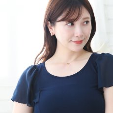 Force ダイヤモンドカット＆スターダスト フープピアスの着用イメージ（4）
