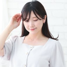 Grays ハイポリッシュ スプリングロック 中折れピアスの着用イメージ（2）