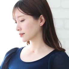 Allure ワンポイントダイヤモンド フープピアスの着用イメージ（3）