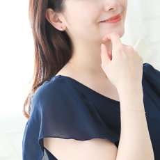 Allure ワンポイントダイヤモンド フープピアスの着用イメージ（4）
