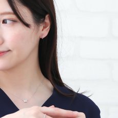Reason ダイヤモンド0.06ct 中折れピアスの着用イメージ