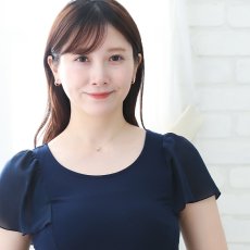Force ダイヤモンドカット＆スターダスト フープピアスの着用イメージ（2）