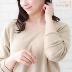 Shake ホースシュー ペンダントの着用イメージ（3）