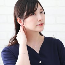 Reason ダイヤモンド0.06ct 中折れピアスの着用イメージ（3）