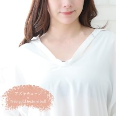 Natural Gold アズキチェーン 0.75mm幅の着用イメージ（8）