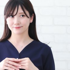 Reason ダイヤモンド0.06ct 中折れピアスの着用イメージ（2）