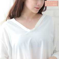 Neo gold texture ball ペンダントの着用イメージ（5）