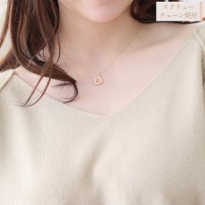 Shake ホースシュー ペンダントの着用イメージ（8）