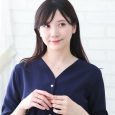 ダイヤモンド0.15ct クラスターピアスの着用イメージ（2）