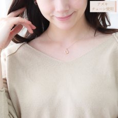 Shake ホースシュー ペンダントの着用イメージ（3）
