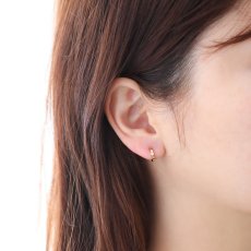 Allure ワンポイントダイヤモンド フープピアスの着用イメージ（5）