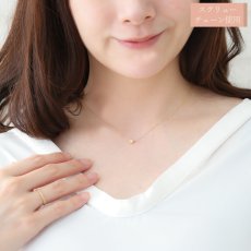 Neo gold texture ball ペンダントの着用イメージ（7）