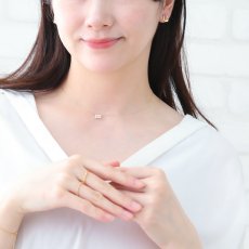 Killian ホースシュー スタッドピアスの着用イメージ（3）