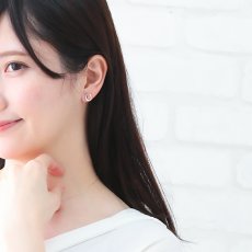 Killian ホースシュー スタッドピアスの着用イメージ