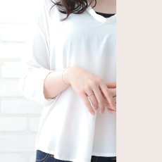 Chiffon line ブレスレット 1.4mm幅の着用イメージ（2）