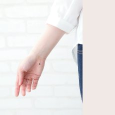 Chiffon line ブレスレット 0.9mm幅の着用イメージ（2）
