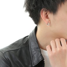 キヘイ（マイアミキューバン）中折れフープピアスの着用イメージ