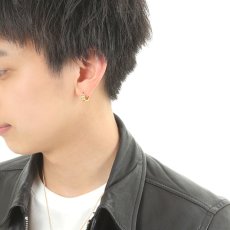 キヘイ（マイアミキューバン）中折れフープピアスの着用イメージ（3）