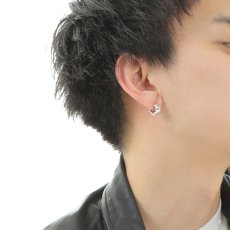 キヘイ（マイアミキューバン）中折れフープピアスの着用イメージ（4）