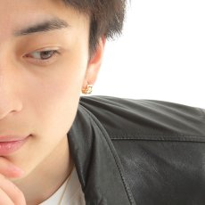 キヘイ（マイアミキューバン）中折れフープピアスの着用イメージ（2）