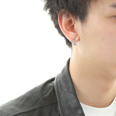 キヘイ（マイアミキューバン）中折れフープピアスの着用イメージ（2）