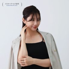 Kathie 淡水パール ダイヤモンド スタッドピアスの着用イメージ（5）
