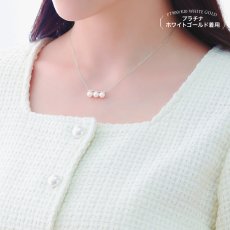 Adelia 淡水パール ダイヤモンド バー ネックレスの着用イメージ（7）