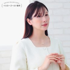 Adelia 淡水パール ダイヤモンド バー ネックレスの着用イメージ（6）