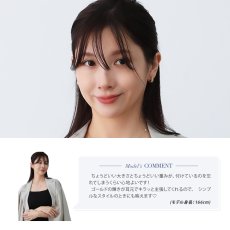 Margot ワイド フープピアスの着用イメージ（3）