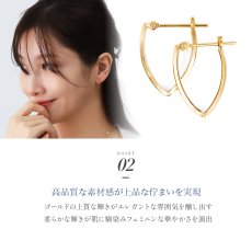 Ivy V字 フープピアスの着用イメージ