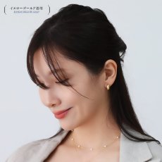 Margot ワイド フープピアスの着用イメージ（4）