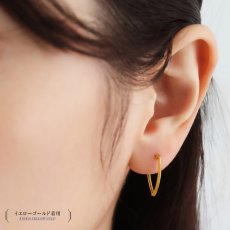 Ivy V字 フープピアスの着用イメージ（6）
