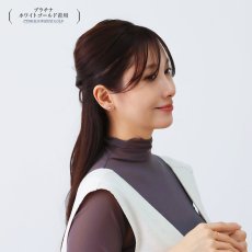Hazel ハーフフープ スタッドピアスの着用イメージ（5）