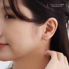 Nora ラウンド フープピアスの着用イメージ（6）