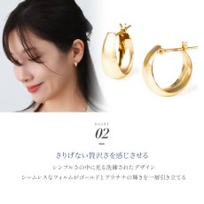 Margot ワイド フープピアスの着用イメージ