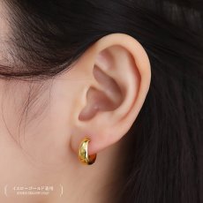 Margot ワイド フープピアスの着用イメージ（6）