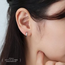 Nora ラウンド フープピアスの着用イメージ（7）