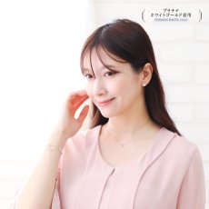 Ely 淡水パール サークル ペンダントの着用イメージ
