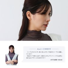 Salina ミディアム フープピアスの着用イメージ（4）