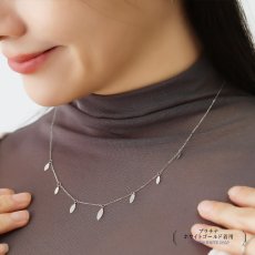 Nellie グラデーション マーキーズ ステーション ネックレスの着用イメージ（7）
