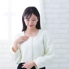 Riona トリコロール ペンダントの着用イメージ（6）