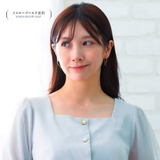 Odette ダイヤモンド ルビー リバーシブル ネックレスの着用イメージ（5）
