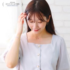 Odette ダイヤモンド ルビー リバーシブル ネックレスの着用イメージ（7）