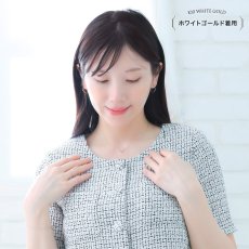 Rosalia Vライン バー ネックレスの着用イメージ（5）