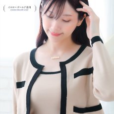 Elsie 淡水パール ダイヤモンド バー ネックレスの着用イメージ（6）