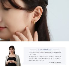 Donna スクエア フープピアスの着用イメージ（4）