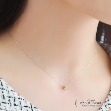 Alba Sorte ダイヤモンド サファイア クローバー ネックレスの着用イメージ（7）