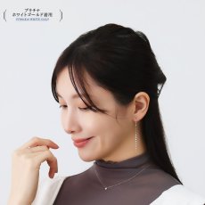 Alana ペタル チェーン ピアスの着用イメージ（5）